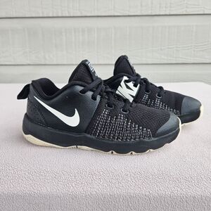 Nike Team Hustle Quick Athletic Sneaker Black Tie Child SZ 13C 922681-004